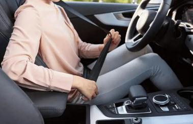 乘車不系安全帶會罰多少錢？