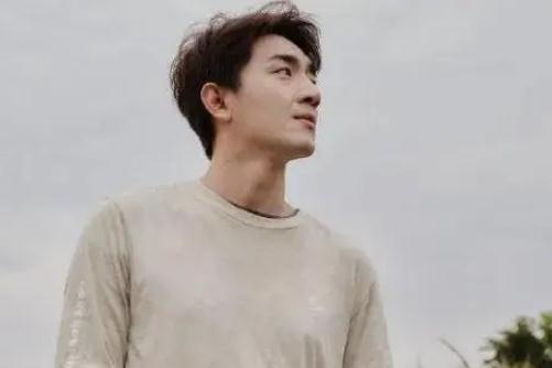 <a href=/yingshi/187111ee10acae3a38aa212bf5b48173.html target=_blank class=infotextkey>林更新</a>個(gè)人資料