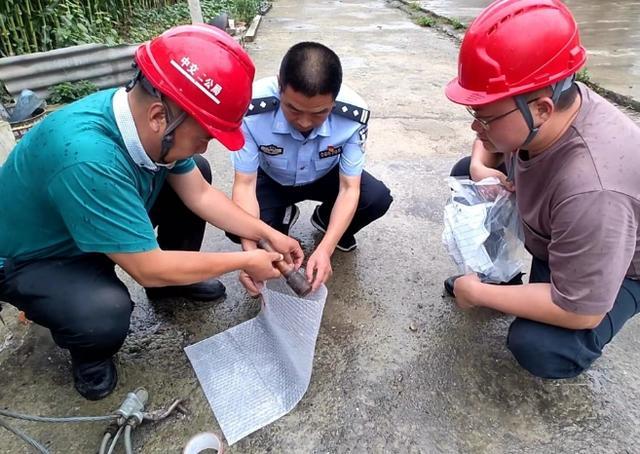 老人用了20年的鐵錘子 竟是手榴彈 日常使用險(xiǎn)釀禍