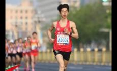 中國快遞員將參加巴黎奧運會比賽 小哥將試腳馬拉松大眾組