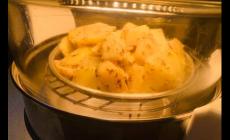 空氣炸鍋怎么炸土豆好吃(空氣炸鍋怎么炸土豆)