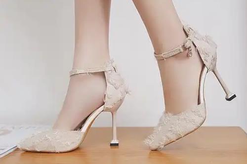 女生穿10厘米高跟鞋好看嗎