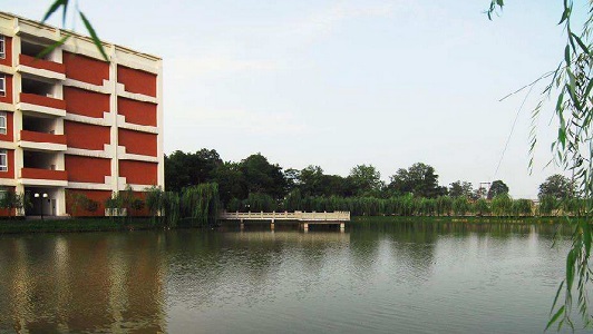 鐵路學校學費一般多少（鐵路學校學費一般多少呢）