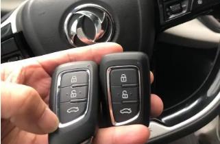 東風(fēng)e70新能源汽車鑰匙怎么打開？