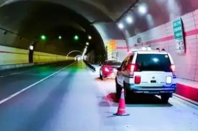汽車在隧道里出故障了怎么辦?