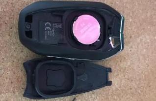 標致2008鑰匙如何換電池?