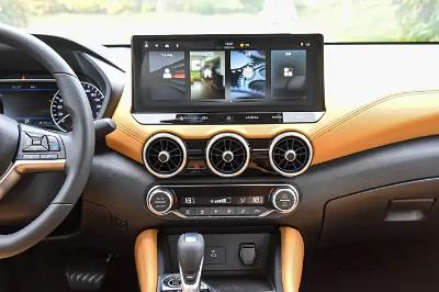 日產軒逸的雙閃開關在哪里啊