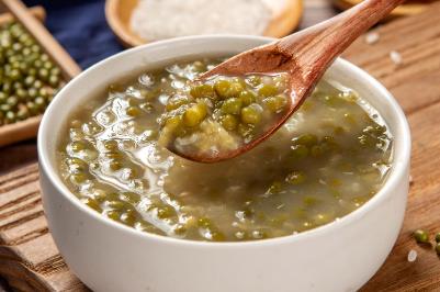 綠豆湯的功效與作用有哪些 綠豆湯的功效與作用是什么