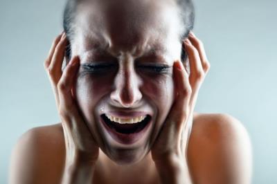 人哭多久眼睛會流血 人哭多久眼睛會流血會失明嗎