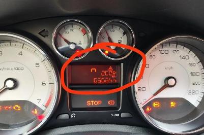 標(biāo)致308出現(xiàn)故障燈亮起怎么回事兒（標(biāo)致308出現(xiàn)故障燈亮什么原因）