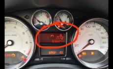 標致308出現故障燈亮起怎么回事兒（標致308出現故障燈亮什么原因）